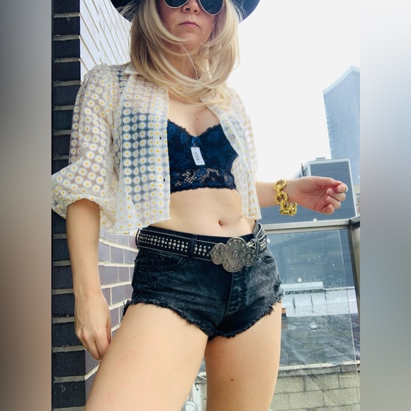 Zara Daisies Balloon Lantern 3/4 Sleeves Crop Top - Picture 9 of 16